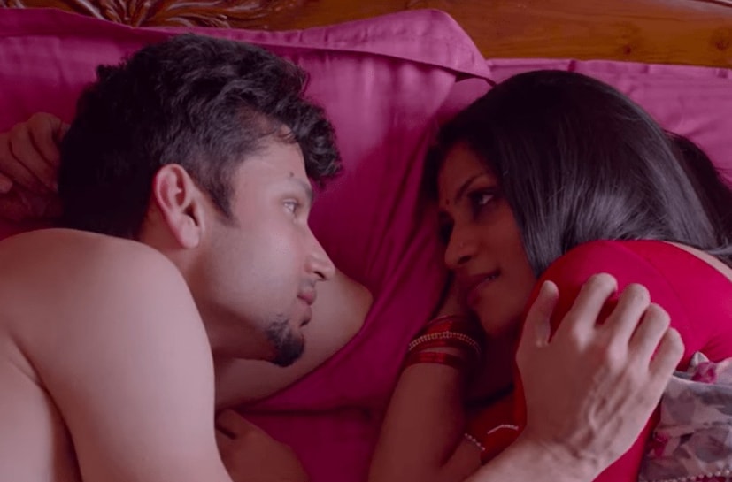একটি সিনেমাতে দু’জনের দেখা হয়৷ ডলি কিট্টি অউর ও চমকাতে সিতারেতে দু’জনের বেশ ঘনিষ্ট দৃশ্যও ছিল৷ কঙ্কনা ও অমল পরাসর৷ এরপর থেকে তাঁদের অফ স্ক্রিন সম্পর্ক গড়তে শুরু করেছে বলে খবর৷ কঙ্কনার থেকে ৭ বছরের ছোট অমল৷ এবার দু’জনকে একসঙ্গে দেখা গেল৷ 