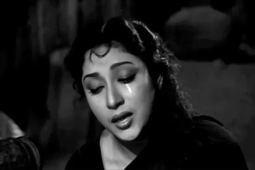 ৬-এর দশকের এই সুপারহিট অভিনেত্রী দ্রুতই শীর্ষে পৌঁছে গিয়েছিলেন। কিন্তু একটা ভুল তার ক্যারিয়ার শেষ করে দেয়। সুপারহিট সিনেমার অভিনেত্রীর কেলেঙ্কারি প্রকাশ্যে আসার সঙ্গে সঙ্গেই সমস্ত ভক্তরা হতবাক হয়ে যান।