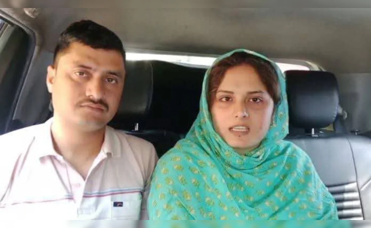  র্তৃপক্ষকে না জানিয়ে পাকিস্তানি মহিলাকে বিয়ে করার অপরাধে সিআরপিএফ জওয়ান মুনির আহমেদকে বরখাস্ত করেছে সিআরপিএফ কর্তৃপক্ষ। এই ঘটনার জেরে ইতিমধ্যেই সংবাদ শিরোনামে উঠে এসেছেন এই জওয়ান।