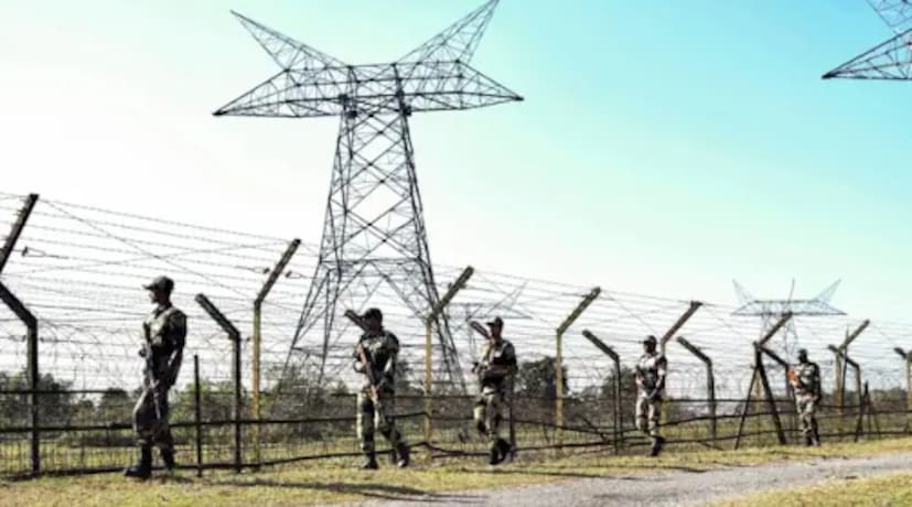 বুধবার, ১২৫ জন পাকিস্তানি নাগরিক আটারি-ওয়াঘা সীমান্ত দিয়ে ভারত ত্যাগ করেছেন৷ যার ফলে এক সপ্তাহে মোট ৯১১ জনে দাঁড়িয়েছে। পাকিস্তানি ভিসা থাকা ১৫ জন ভারতীয়ও পাকিস্তানে প্রবেশ করেছেন, যার ফলে এই সংখ্যা ২৩ জনে দাঁড়িয়েছে। ইতিমধ্যে, ১৫২ জন ভারতীয় এবং ৭৩ জন দীর্ঘমেয়াদী ভারতীয় ভিসাধারী পাকিস্তানি পঞ্জাবের অমৃতসর সীমান্ত দিয়ে ভারতে প্রবেশ করেছেন, যার মোট সংখ্যা যথাক্রমে ১,৬১৭ এবং ২২৪ জন। ২২ এপ্রিল কাশ্মীরের পহেলগামে জঙ্গি হামলায় ২৬ জন নিহত হওয়ার পর ভারত সরকারের নির্দেশ অনুসারে এই পদক্ষেপগুলি নেওয়া হয়েছে।