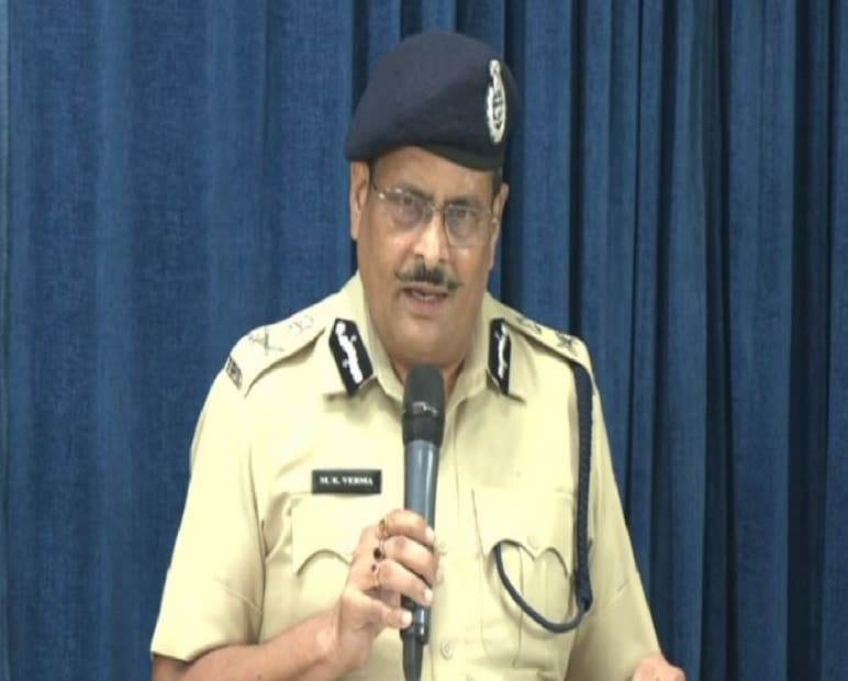 কলকাতার পুলিশ কমিশনার মনোজ ভার্মা জানিয়েছেন, কার্নিভালে বিদেশিরা থাকবেন, মুখ্যমন্ত্রী থাকবেন, নিরাপত্তা ব্যবস্থা যথাযথ রাখা হয়েছে এবং বাড়তি ফোর্স মোতায়েন রাখা হয়েছে। কলকাতায় আগামীকালের যানবাহনের গতিবিধি কী থাকবে তা বিজ্ঞপ্তি দিয়ে জানানো হয়েছে।