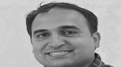 চিকিৎসাকর্মী সুরেন্দ্র কুমার। ছবি: সংগৃহীত। চিকিৎসাকর্মী সুরেন্দ্র কুমার। ছবি: সংগৃহীত।