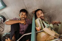 'আন্টি, আর ভুলেও যেও না'! জীবনে প্রথমবার ট্রেনের 'জেনারেল' কোচে উঠলেন মহিলা, মুহূর্তে...