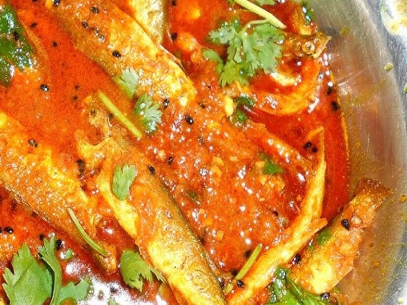 ২০২১ সালের ক্লিনিক্যাল নিউট্রিশন জার্নালে প্রকাশিত গবেষণায় প্রিডায়াবেটিস ধরা পড়া বয়স্কদের উপর সপ্তাহে দুবার সার্ডিন খাওয়ার প্রভাব অন্বেষণ করা হয়। এই ক্লিনিক্যাল ট্রায়ালে বিজ্ঞানীরা দেখেন যাঁরা পুষ্টি কর্মসূচির অংশ হিসাবে সার্ডিন গ্রহণ করেছিলেন তাঁদের টাইপ 2 ডায়াবেটিস হওয়ার ঝুঁকি উল্লেখযোগ্যভাবে কম হয়েছিল অপর পক্ষের তুলনায়। যাঁরা সার্ডিন গ্রহণ করেছিলেন তাঁদের HDL কোলেস্টেরল অর্থাৎ ভাল কোলেস্টেরল বৃদ্ধি এবং ট্রাইগ্লিসারাইডের মাত্রা এবং রক্তচাপ উভয়ই হ্রাস পেয়েছে উল্লেখযোগ্যভাবে। Representative Image 