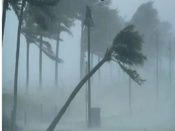 ১৩রাজ্যে অতি ভারী বৃষ্টির হুঁশিয়ারি..! ১৮ রাজ্য কাঁপাবে বজ্রবিদ্যুৎ-বৃষ্টি! কী হবে বাংলায়?