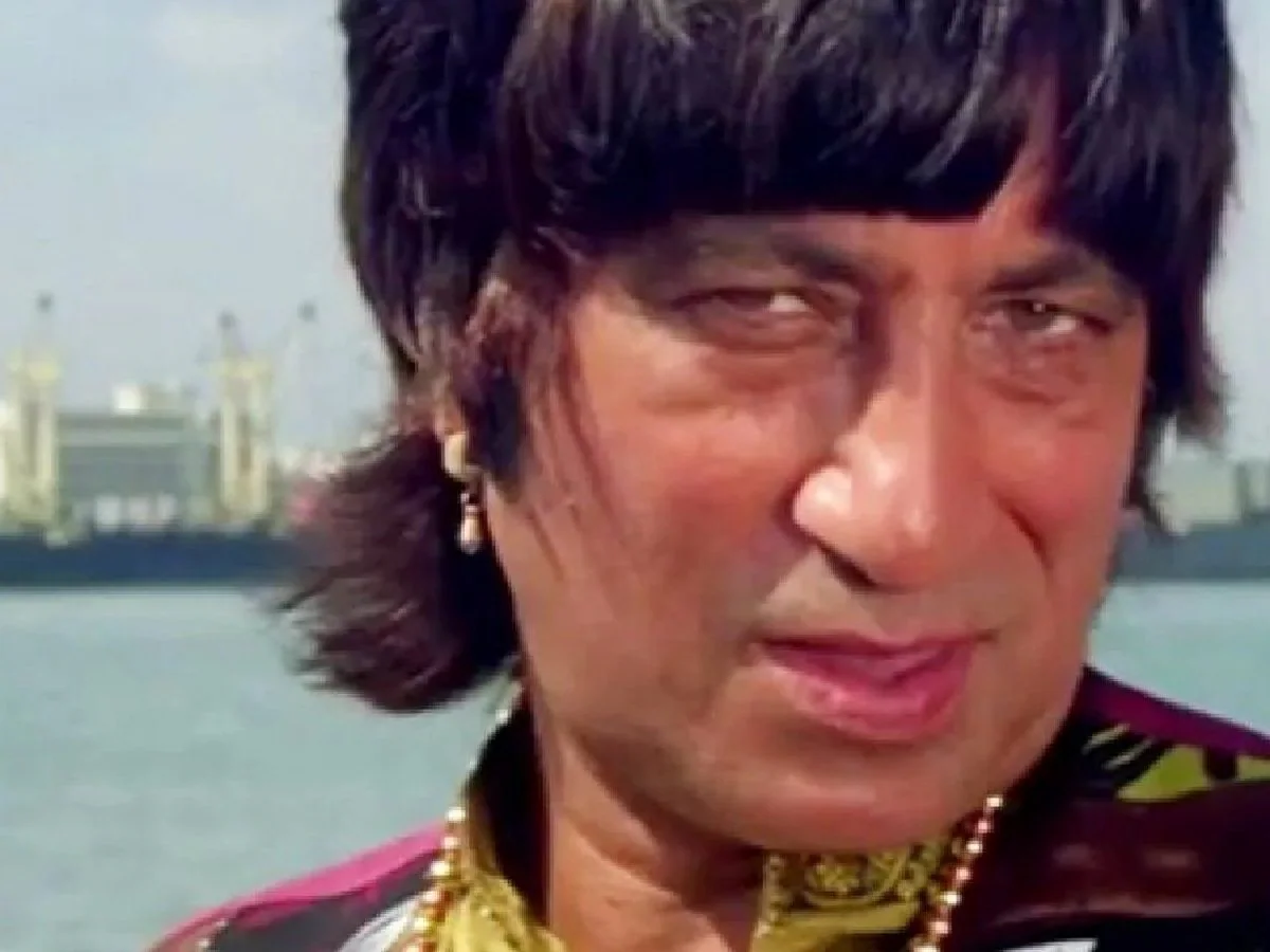 সেদিনের ছোট্ট ছেলেটিই হয়ে ওঠেন 'ক্রাইম মাস্টার গোগো'। এই ছবির ডানদিকের শিশুটিকে কি আপনি চিনতে পারছেন? জানলে অবাক হবেন যে এই শিশুটিই হলেন বিখ্যাত বলিউড অভিনেতা শক্তি কাপুর।