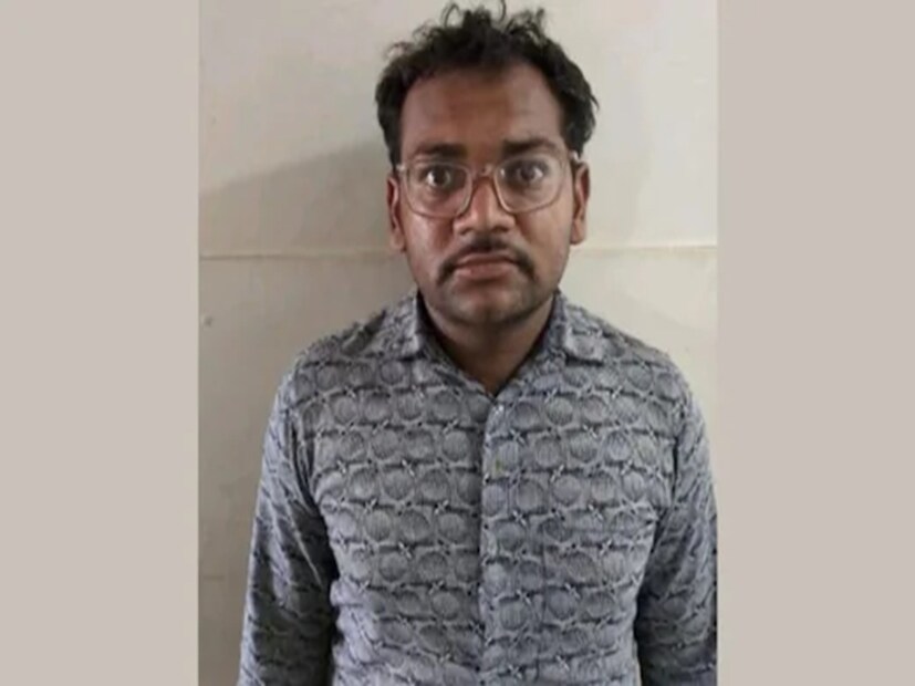 এবার গুজরাত। গুজরাত থেকে এক ব্যক্তিকে ভারতীয় বায়ুসেনা (IAF) এবং সীমান্ত সুরক্ষা বাহিনী (BSF) সম্পর্কিত গুরুত্বপূর্ণ তথ্য একটি পাকিস্তানি এজেন্টের সঙ্গে শেয়ার করার অভিযোগে গ্রেফতার করা হয়েছে শনিবার। 