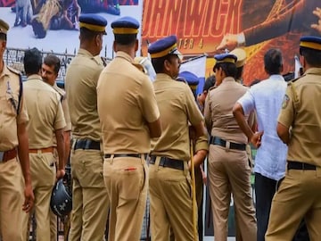 ৬ মাস ধরে নিখোঁজ ২২৪ পুলিশকর্মী, কানপুর কমিশনারেটে তীব্র চাঞ্চল্য! গেল কোথায় এত পুলিশ? কোনও খোঁজই নেই...