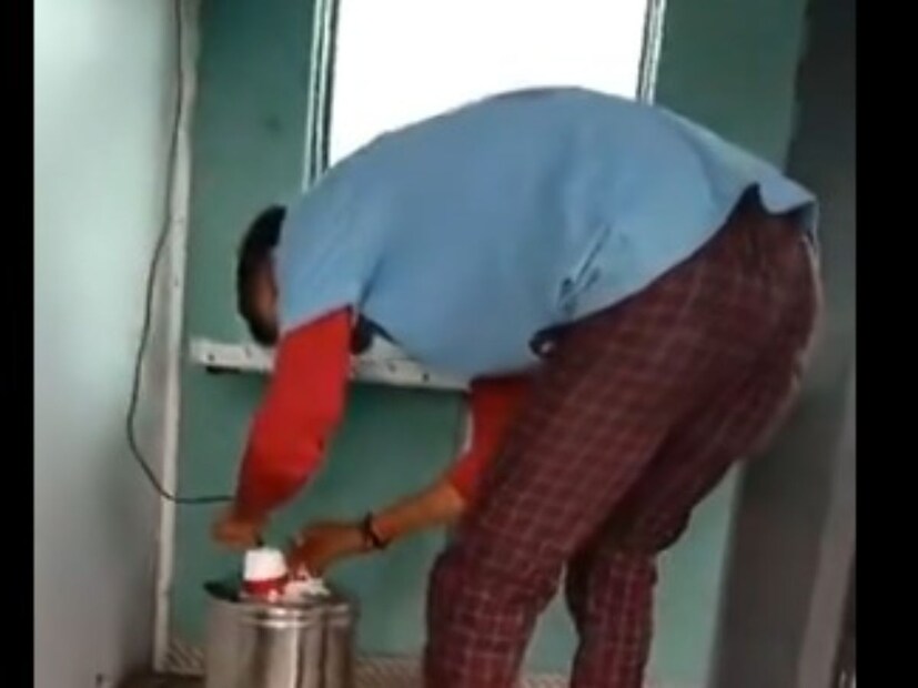 গার্ড কোচে ভ্রমণ করা আইনত অন্যায়। আবার এইভাবে চা বানানোও ন্যায্য হতে পারে না। ভাইরাল ক্লিপে দেখা যায়, ক্যাটারার চা তৈরির জন্য একটি ইমারসন রড ব্যবহার করেন, যা তিনি একটি সুইচে প্লাগ করে চা-এর পাত্রে রাখেন যাতে চা গরম হয়। Image : X handle