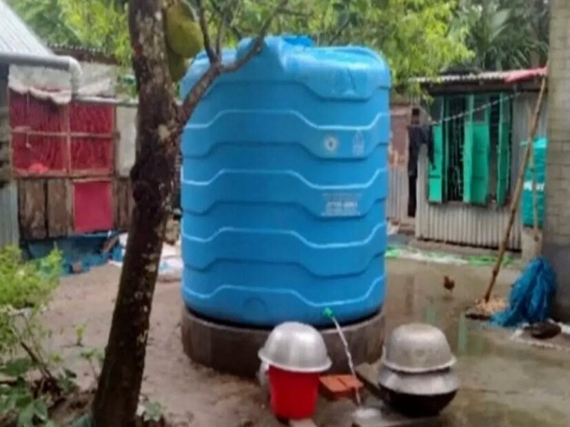 কিন্তু বিশেষজ্ঞরা বলছেন বছরে কমপক্ষে একবার সঠিকভাবে ট্যাঙ্ক পরিষ্কার ও জীবাণুমুক্ত করলে সারাবছর নিশ্চিন্তে জল খেতে ও ব্যবহার করতে পারবেন। আজ এই বিশেষ প্রতিবেদনে চলুন জেনে নেওয়া যাক জলের ট্যাঙ্ক পরিষ্কারের দুর্দান্ত সহজ টিপস। এই কৌশল একবার শিখে নিলে আর প্লাম্বার ডাকতে হবে না।