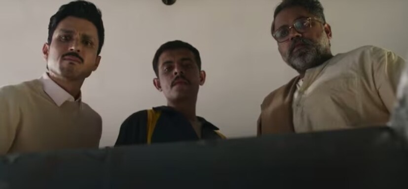 'গ্রাম চিকিৎসালয়' সিরিজে কমেডিও যুক্ত করা হয়েছে। প্রতিটি পর্বেই এমন অনেক দৃশ্য আছে যা আপনাকে হাসাতে বাধ্য করে। মাঝে আবেগঘন দৃশ্যগুলোকেও জায়গা দেওয়া হয়েছে। এই সিরিজটিতে মোট ৫টি পর্ব রয়েছে। (ছবি সৌজন্যে: ইউটিউব গ্র্যাব)