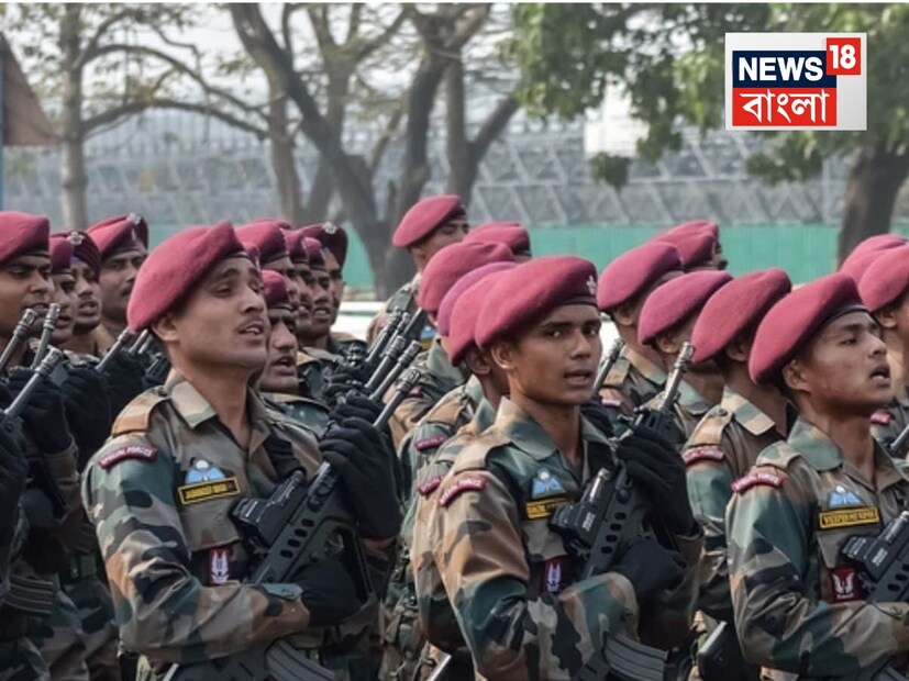 'ওয়ার সাইরেন' বাজানোর অর্থ সাধারণ মানুষকে যুদ্ধ বা বিমানহানার মতো পরিস্থিতি সম্পর্কে জানানো। ১৯৭১ সালের যুদ্ধের পর এই প্রথম ভারত সরকার এমন একটি মক ড্রিলের নির্দেশ দিয়েছে রাজ্যকে। এমন যখন পরিস্থিতি, তখন প্রত্যেকেরই জানা উচিত এই সাইরেন আসলে কী? এগুলো কোথায় লাগানো হয়? এগুলো কেমন শোনায়? কতদূর পর্যন্ত শোনা যায়? আর যখন এটি বাজানো হয় তখন মানুষের কী করা উচিত? এই প্রতিবেদনে সেই সমস্ত প্রশ্নেরই উত্তর দেওয়া হল।