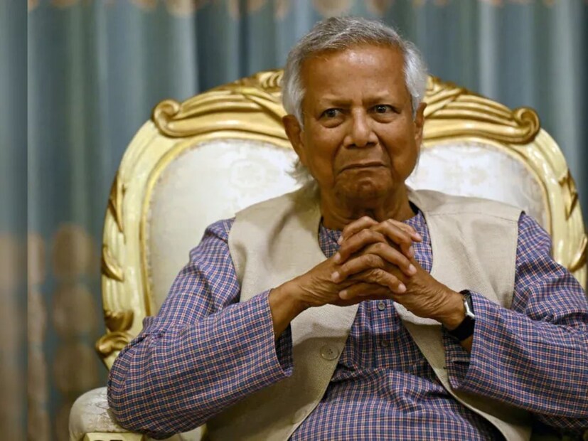 আবারও টালমাটাল অবস্থা শুরু হতে চলেছে বাংলাদেশে৷ শোনা যাচ্ছে, শনিবারই নাকি ইস্তফা দিতে পারেন সেদেশের অন্তর্বর্তিকালীন সরকারের উপদেষ্টা মহম্মদ ইউনূস৷ ইতিমধ্যেই ইস্তফা দেওয়ার ইচ্ছেপ্রকাশ করেছেন তিনি৷ বলেছেন, ‘‘এমন পরিস্থিতিতে কাজ করতে তাঁর দমবন্ধ লাগছে৷’’