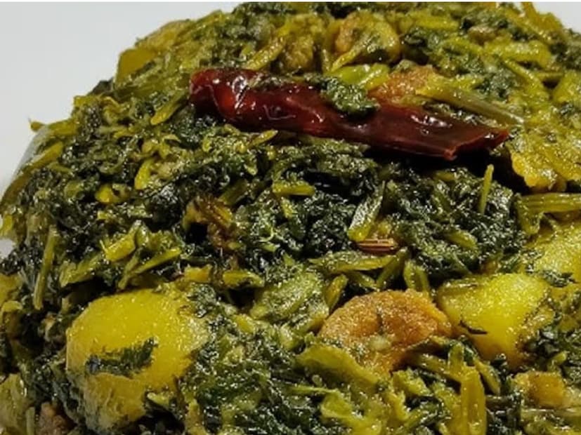 শাকে থাকে আয়রন, ক্যালসিয়াম, ভিটামিন এ এবং কে এর মতো প্রয়োজনীয় পুষ্টি উপাদান৷ সেই কারণে একে সুপারফুডও বলা হয়। কিন্তু এত পুষ্টিকর এবং সুস্বাদু হওয়া সত্ত্বেও, এর কিছু সাইড এফেক্টসও রয়েছে৷ জানেন, হার্ট, থাইরয়েডের রোগীদের কোন শাক খাওয়া কখনওই উচিত নয়?