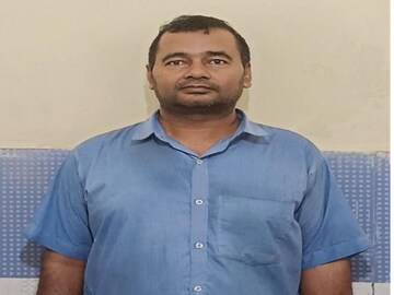 বাংলাদেশি নাগরিকদের জাল পরিচয়পত্র বানানোর অভিযোগে গ্রেফতার জাফর আলি 