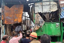 খিদিরপুর বাজারে অগ্নিকাণ্ডের ৩০ ঘণ্টা পাড়, পোড়া স্তূপে ধিকি-ধিকি আগুন,দোকানপাট ছাইয়ের গাদা