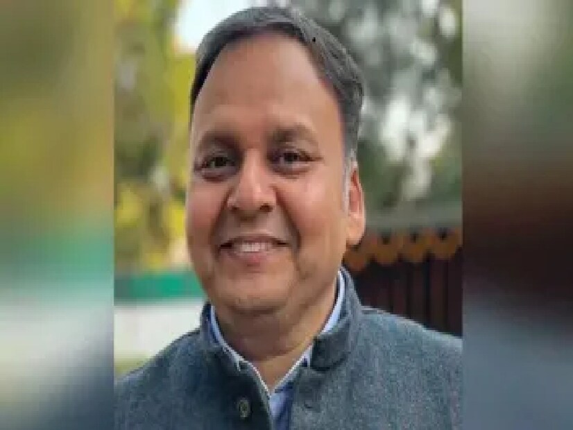 শনিবার, ২৮ জুন 'অ্যাভিয়েশন রিসার্চ সেন্টার'-এর নতুন প্রধান পরাগ জৈনের নাম জানানো হয়। ১ জুলাই থেকে আনুষ্ঠানিকভাবে তিনি দায়িত্ব নেবেন। এখনও খাতায় কলমে দায়িত্বে রয়েছেন রবি সিনহা। ৩০ জুন তিনি অবসর নেবেন।
