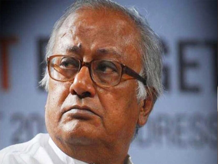 তাঁর বুকে ব্যথা হয় বলে জানান পরিবারের সদস্যরা। সঙ্গে সঙ্গে অ্যাম্বুল্যান্সে তাঁকে নিয়ে যাওয়া হয় পার্ক স্ট্রিটের কাছে ওই বেসরকারি নার্সিংহোমে। জানা গিয়েছে, ডিমেনশিয়ায় ভুগছেন সৌগত রায়। আচ্ছন্ন ভাব রয়েছে তাঁর। অসংলগ্ন কথা বলছিলেন তিনি।