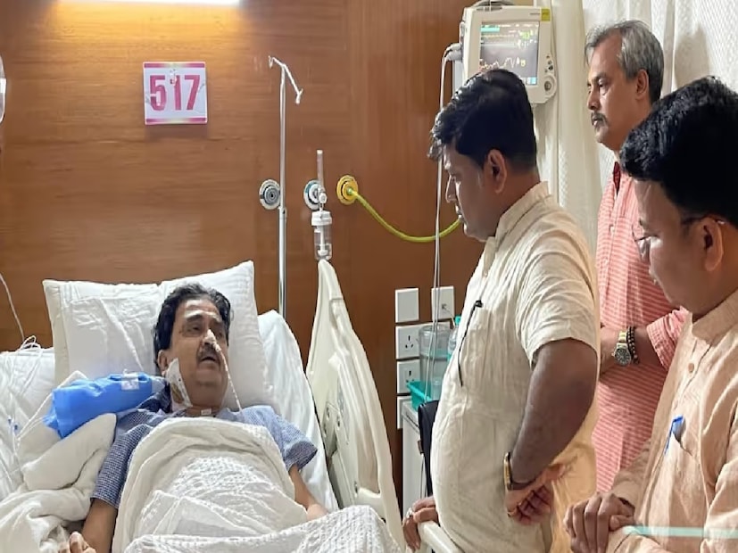 বিজেপি সূত্রে খবর, তাঁকে যে দিন হাসপাতালে ভর্তি করানো হয়েছিল, সে দিনই প্রধানমন্ত্রীর সচিবালয় (পিএমও) থেকে তাঁর আত্মীয়দের সঙ্গে যোগাযোগ করা হয়েছিল। বলা হয়েছিল, যে কোনও প্রয়োজনে পিএমও পাশে থাকবে।