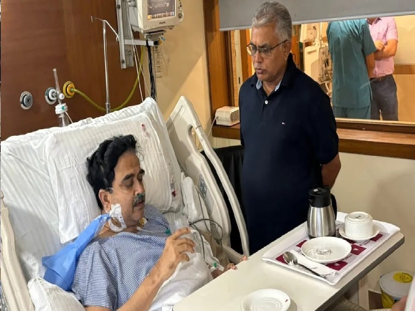 অ্যাকিউট প্যানক্রিয়াটাইটিসে আক্রান্ত অভিজিৎ। সেই সঙ্গে 'গ্যাস্ট্রোইন্টেস্টিন্যাল সেপসিস'ও রয়েছে। গত শনিবার থেকেই তিনি হাসপাতালের আইসিইউতে চিকিৎসাধীন। 
