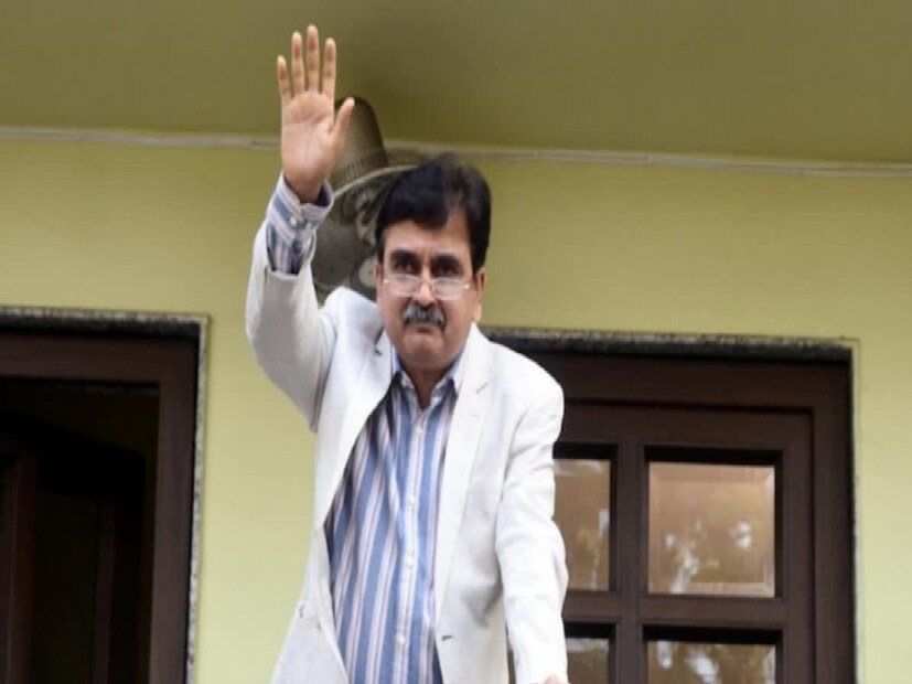হাসপাতালের তরফ থেকে জানানো হচ্ছে অভিজিৎ গঙ্গোপাধ্যায়ের শারীরিক অবস্থা এখনও সঙ্কটজনক। কলকাতার হাসপাতালে অক্সিজেন সাপোর্টে ছিলেন। কলকাতা থেকে তাঁকে এয়ারলিফ্ট করে দিল্লিতে নিয়ে যাওয়া হল। 