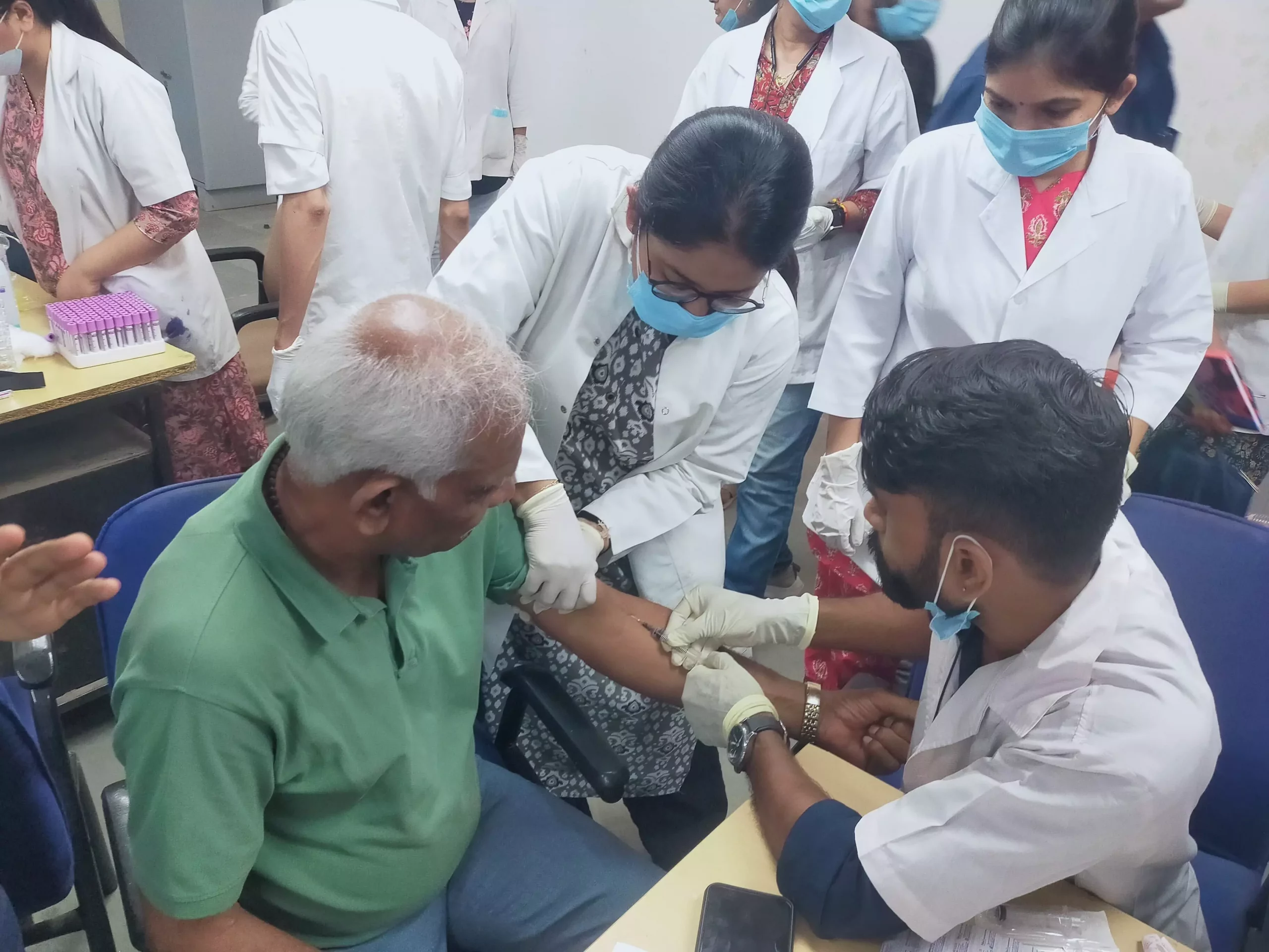 একইসঙ্গে ১১টি পরিবার একাধিক সদস্যকে হারিয়েছে, তাই তাঁরা একসঙ্গে প্রিয়জন সকলের মৃতদেহ সংগ্রহ করবে বলেও সরকারি সূত্রে খবর।