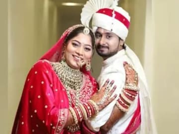 বিয়ের পর বরকে ছুঁতে পর্যন্ত দেননি সোনম, শারীরিক সম্পর্কের জন্য দিয়েছিলেন অদ্ভুত শর্ত বিয়ের পর বরকে ছুঁতে পর্যন্ত দেননি সোনম, শারীরিক সম্পর্কের জন্য দিয়েছিলেন অদ্ভুত শর্ত