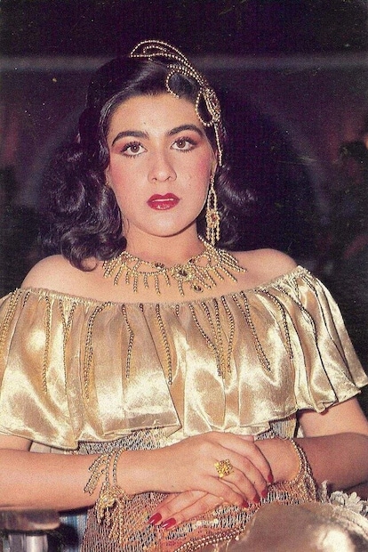 এই অভিনেত্রী হলেন অমৃতা সিং, যিনি এক সময় বিনোদ খান্না-এর প্রেমে পড়েছিলেন।১৯৮৩ সালে বলিউডে মুক্তি পাওয়া ‘বেতাব’ ছবির মাধ্যমে অমৃতা সিং অভিনয়ে আত্মপ্রকাশ করেন।
তিনি অভিনয় করেছেন সেই সময়ের নামজাদা তারকাদের সঙ্গে, যেমন: অমিতাভ বচ্চন, অনিল কাপুর, সঞ্জয় দত্ত, ও বিনোদ খান্না।