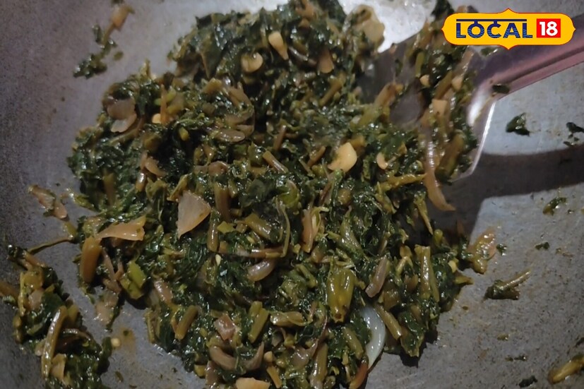 আরেকটি অপূর্ব স্বাস্থ্যগুণের আধার হল, ঘেনারী শাক। এতে প্রচুর পরিমাণে ক্যালসিয়াম পাওয়া যায়। মনে রাখবেন আপনার যদি মাঝেমাঝেই শরীরে হাড় ফাটার শব্দ হয় অথবা উঠতে বসতে হাঁটু কটকট করে তবে তা হল হাঁটুতে ক্ষয় এবং মেরুদণ্ডে ব্যথার সমস্যার লক্ষণ।
