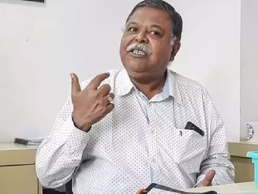 মহাকাশ গবেষকের দাবি, আর কয়েক কোটি লক্ষ বছর পরে এমন হতেই পারে যে পৃথিবী নিজের কক্ষপথে ঘুরতে সময় নেবে আরও খানিকটা বেশি। ৪৮ ঘণ্টা। (Image Courtesy File)