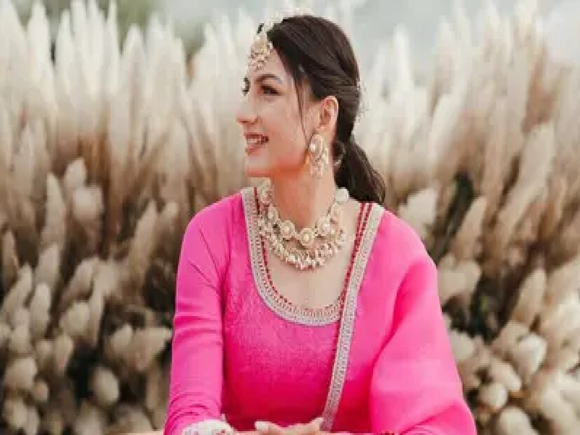 আসলে এই পরীক্ষায় সাফল্য লাভ করার জন্য প্রয়োজন কঠোর পরিশ্রমের। অনেকেই পড়াশোনা করতে গিয়ে একের পর এক নির্ঘুম রাত কাটান। আজ আমরা এমনই এক সফল পরীক্ষার্থীর বিষয়ে কথা বলব। 