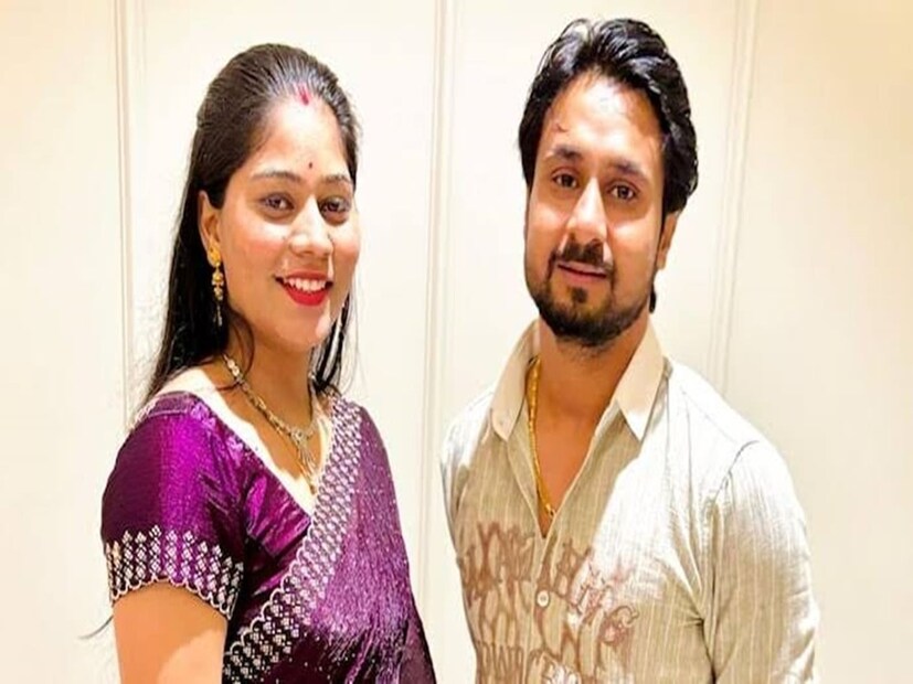 তিনি ধাবার মালিকের কাছে দাবি করেন, তাঁর গয়নাগাটি চুরি হয়েছে। তাঁকে অপহরণ করা হয়েছে। কী ভাবে তিনি সেখানে এসেছেন, জানেন না।