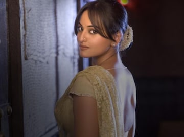 "আমি ঘুমোচ্ছিলাম,হঠাৎ শোবার ঘরে উঠে এল"..শত্রুঘ্নর মেয়ে সোনাক্ষীর সঙ্গেও ঘটে এমন ঘটনা "আমি ঘুমোচ্ছিলাম,হঠাৎ শোবার ঘরে উঠে এল"..শত্রুঘ্নর মেয়ে সোনাক্ষীর সঙ্গেও ঘটে এমন ঘটনা