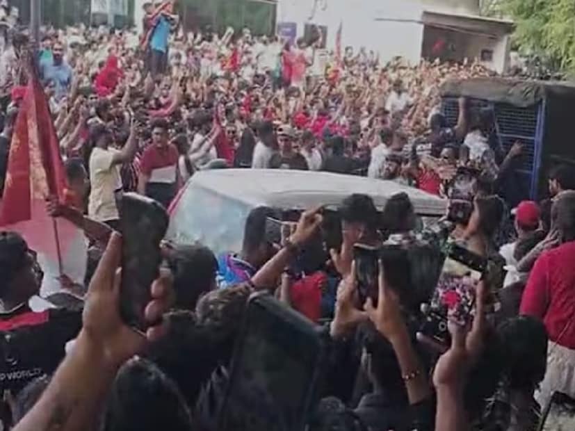একটা সময় পর্যন্ত মানুষ নাচছিল গান গাইছিল, তারপর মুহূর্তে পরিবেশ বদলে যায় শুরু হয় আর্তনাদ- চিৎকার ৷