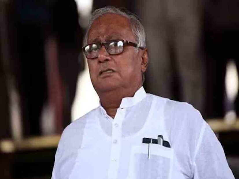 সেবারই পেসমেকার বসানো হয়েছিল সৌগত রায়ের। তারপর অবশ্য ধীরে ধীরে তাঁর শারীরিক অবস্থা উন্নতি হয়েছে। কিন্তু রবিবার দুপুরে বাড়িতে থাকাকালীন ফের অসুস্থ বোধ করেন সৌগত রায়।