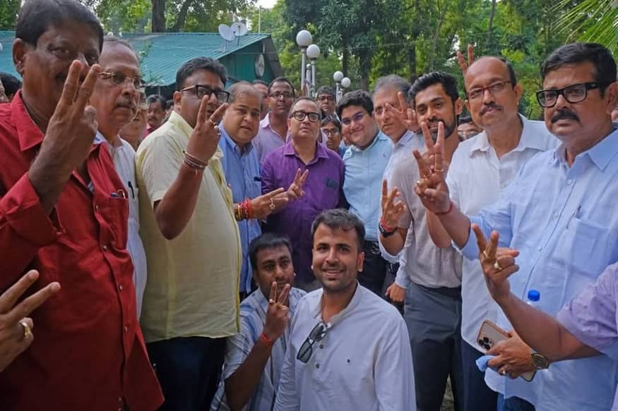 হাসি মুখে সৃঞ্জয় বসু ক্যাম্প