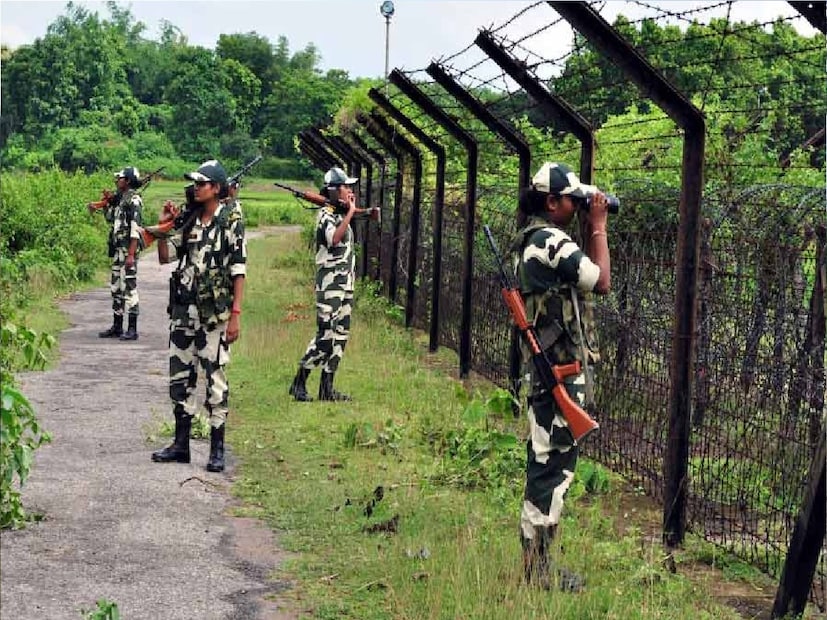 তিনি সীমান্ত এলাকার বাসিন্দাদের কাছে সোনা চোরাচালান সম্পর্কিত যে কোনও তথ্যের জন্য বিএসএফের ‘সীমা সাথী’ হেল্পলাইন ১৪৪১৯ নম্বরে যোগাযোগ করে অথবা ৯৯০৩৪৭২২২৭ নম্বরে হোয়াটসঅ্যাপে বার্তা বা ভয়েস বার্তা পাঠিয়ে রিপোর্ট করার জন্যও আবেদন করেছেন। তিনি আশ্বাস দিয়েছেন যে বিশ্বাসযোগ্য তথ্যের জন্য যথাযথ পুরষ্কার দেওয়া হবে এবং তথ্যদাতাদের পরিচয় কঠোরভাবে গোপন রাখা হবে। (রিপোর্টার-- অমিত সরকার) 