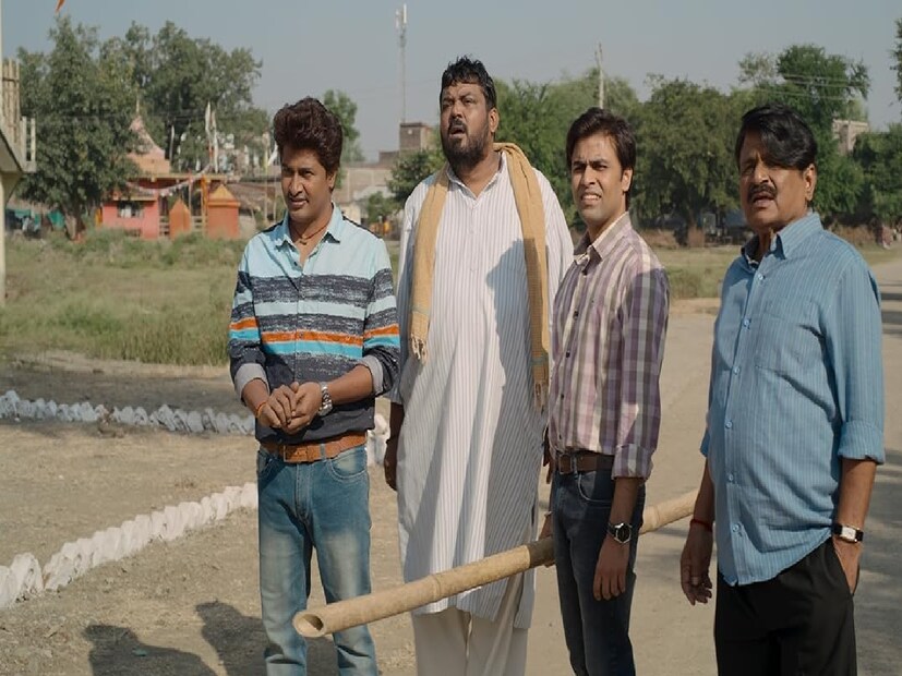 ‘পঞ্চায়েত’-এ ফুলেরা গ্রামের প্রধানজি চরিত্রে রঘুবীর যাদব সকলের মন জয় করে নিয়েছেন প্রথম সিজন থেকেই। চতুর্থ সিজনে তিনি এক-একটি এপিসোডের জন্য ৪০০০০ টাকা করে পারিশ্রমিক নিয়েছেন। অন্যদিকে ‘পঞ্চায়েত সিজন ৪’-এ বিকাশ চরিত্রের জন্য চন্দন রায় পেয়েছেন মোট ১,৬০,০০০ টাকা পারিশ্রমিক। যদিও এহেন দাবি স্বাধীন ভাবে যাচাই করেনি News18 Showsha। বর্তমানে Prime Video-য় স্ট্রিমিং হচ্ছে ‘পঞ্চায়েত সিজন ৪’-এর। 