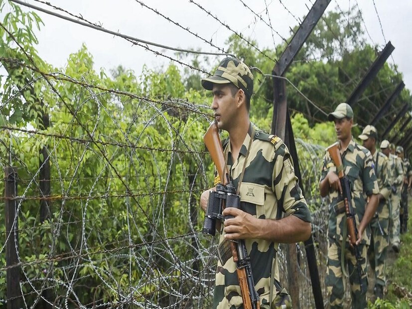 উদ্ধার করা সোনা সংশ্লিষ্ট কর্তৃপক্ষের কাছে হস্তান্তর করা হয়েছে। বিএসএফ দক্ষিণবঙ্গ সীমান্তের জনসংযোগ কর্মকর্তা সফল অভিযানের জন্য প্রশংসা প্রকাশ করেছেন এবং বলেছেন যে, বিএসএফ জওয়ানরা সীমান্তে চোরাচালানের মতো অবৈধ কার্যকলাপ প্রতিরোধে সম্পূর্ণরূপে সক্ষম, সতর্ক এবং নিবেদিতপ্রাণ। 