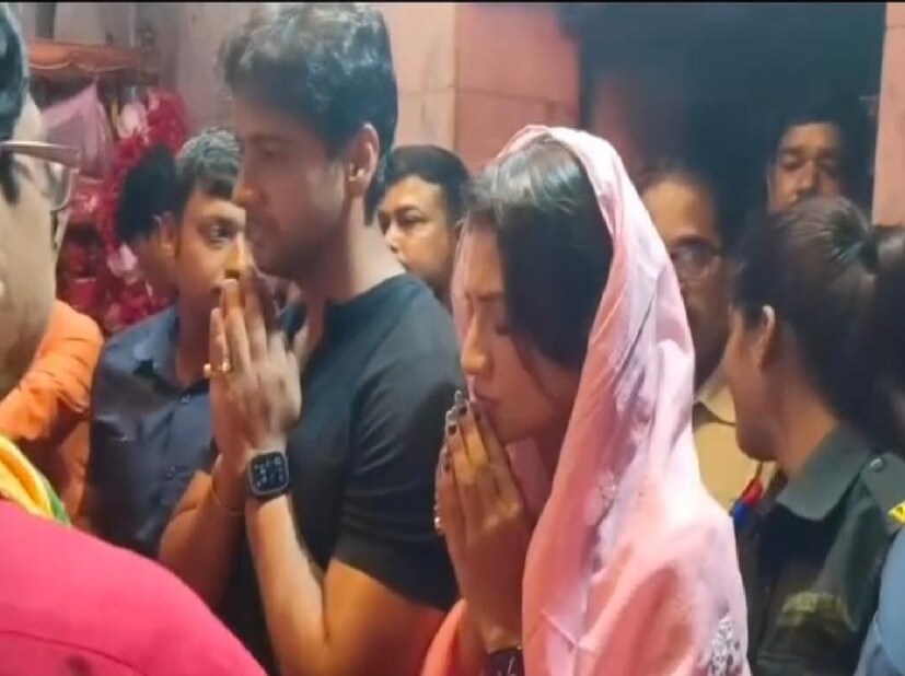 বীরভূমের মধ্যে অন্যতম সিদ্ধপীঠ এই তারাপীঠ। আর এই তারাপীঠে যেমন একদিকে দূর-দূরান্ত থেকে বহু পর্যটক ছুটে আসেন ঠিক তেমনই চলচ্চিত্র জগতের অভিনেতা অভিনেত্রীরা মা তারার আশীর্বাদ নেওয়ার জন্য ছুটে আসেন। 