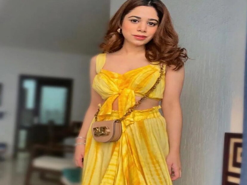 যদিও নম্রতা অভিনেত্রী নন, তবুও সৌন্দর্যের দিক থেকে তিনি আলিয়া ভাট, কিয়ারা আদবানি, কৃতি শ্যানন, শ্রদ্ধা কাপুর এবং আরও অনেক অভিনেত্রীদের সঙ্গে কঠিন প্রতিযোগিতা করতে পারেন।