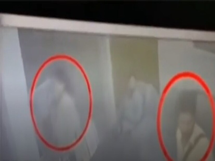 পোস্টারটিতে একটি বার্তা ছিল: &quot;রাজার আত্মা কেন্দ্রীয় এবং রাজ্য সরকারের কাছে আবেদন করছে - আমি মারা যাইনি, আমাকে হত্যা করা হয়েছে। সিবিআই তদন্ত করুক।&quot; রাজার মৃতদেহ বাড়িতে ফিরিয়ে আনা হলেও, সোনমের খোঁজ এখনও চলছে, তাঁর ভাই মেঘালয়ের উদ্দেশ্যে রওনা হয়েছেন।