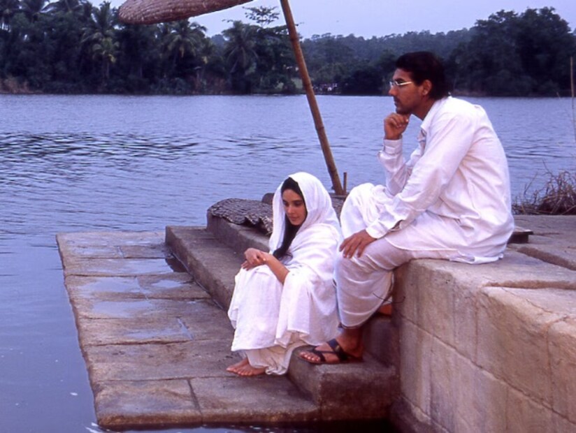 'ওয়াটার' ২০০৫ সালে মুক্তি পায়। দীপা মেহতা পরিচালিত এই ছবির চিত্রনাট্য লিখেছেন অনুরাগ কাশ্যপ। ১৯৩৮ সালের প্রেক্ষাপটে নির্মিত এই ছবিতে ভারতের একটি আশ্রমে বিধবাদের জীবন দেখানো হয়েছে। আশ্রমে অন্যান্য বিধবাদের সঙ্গে একজন বাল্য বিধবাও সামাজিক ধারণার মুখোমুখি হন।