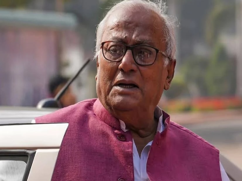 মস্তিষ্কের সিটি স্ক্যান করে এখনও পর্যন্ত উল্লেখযোগ্য কিছু পাওয়া যায়নি। এখনও পর্যন্ত প্রস্রাব আটকে থাকা চিন্তা বাড়িয়েছে চিকিৎসকদের।  