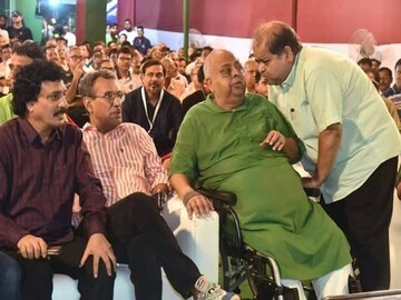 পোস্টার ব্যানার, ফ্লেক্সে সৃঞ্জয় বসুর সঙ্গে টুটু বসুর ছবি চিপকেই নামতে হয়েছিল ভোট যুদ্ধে! ট্যাগলাইন থাকতো, তোমাকে চাই!