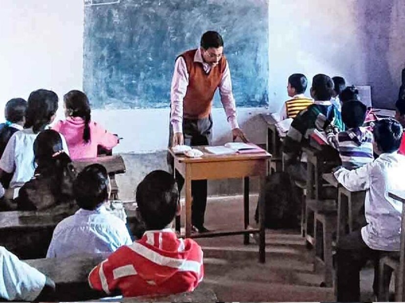 ৫ জুন রাজ্যের শিক্ষা দফতরের তরফে এক বিজ্ঞপ্তি প্রকাশ করা হয়েছে। সেখানে বলা হয়েছে, ছ'মাসের 'ব্রিজ কোর্স' বাধ্যতামূলক। 