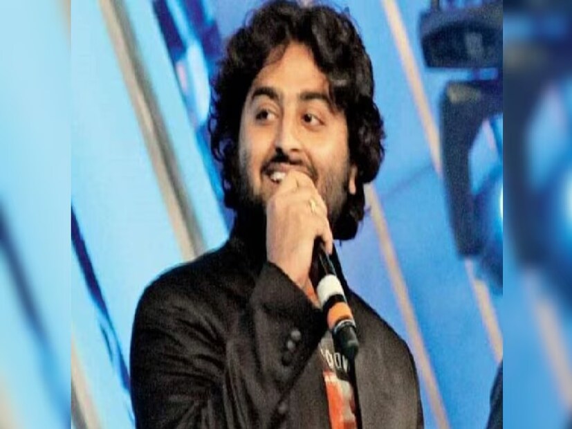 বাংলা চলচ্চিত্র অথবা হিন্দি চলচ্চিত্র এখন সব জায়গাতেই জনপ্রিয় গায়ক হিসেবে পরিচিত অরিজিৎ সিং। আর অরিজিৎ সিংকে এই দিন সূর্য ওঠার সঙ্গে সঙ্গে দেখা গেল বীরভূমের মাটিতে। 