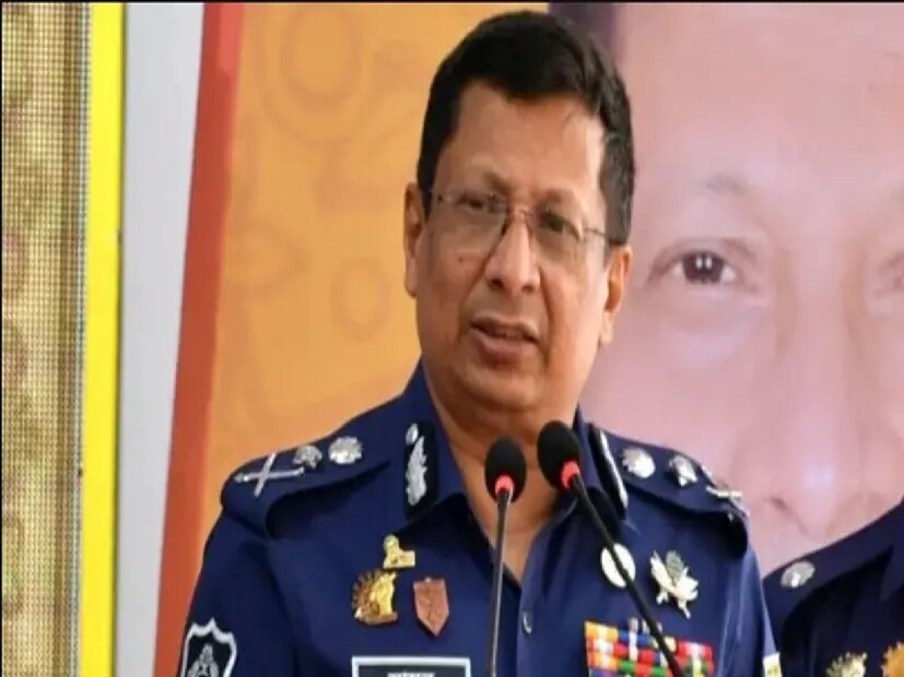 বাংলাদেশের প্রাক্তন প্রধানমন্ত্রী শেখ হাসিনার বিরুদ্ধে বিস্ফোরক অভিযোগ। ২০২৪ সালের গণহত্যার জন্য সরাসরি তাঁকেই কাঠগড়ায় দাঁড় করানো হল আন্তর্জাতিক ট্রাইব্যুনালে। সররকার পক্ষের আইনজীবীরা তাঁর বিরুদ্ধে মানবতা বিরোধী অপরাধ সংগঠন এবং ২০২৪ সালের ছাত্র আন্দোলনের সময়ে ধারাবাহিক আক্রমণের মতো অভিযোগ এনেছেন। 