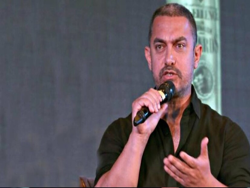 আর তাতেই শোরগোল পড়েছে বিনোদন দুনিয়ায়। তবে কি অভিনয় ছাড়তে চলেছেন আমির খান? 