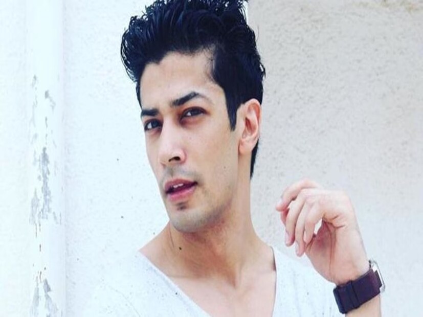 মুজাম্মিল বলেন, &quot;আমি তখন তারকা ছিলাম, সে ছিল না। তিনি এখন সুপারস্টার। সবাই তাকে চেনে, কেউ আমাকে চেনে না। আমি ওর বড় ভক্ত। আমি তার সিনেমা দেখতে ভালোবাসি। তিনি একজন সুন্দরী নারী। তিনি এত দুর্দান্ত কাজ করছেন, বলার বাইরে।&quot;